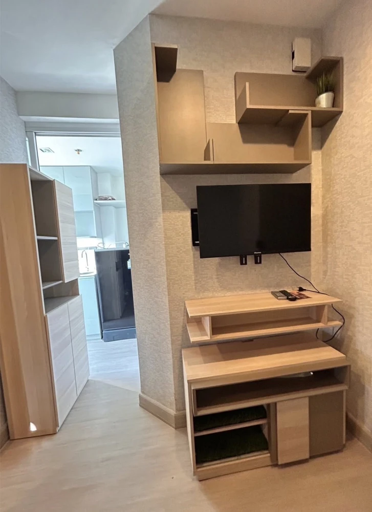 For rent: Ideo Mobi Phayathai, 11th floor, pool view, fully furnished with appliances. Don't miss out!