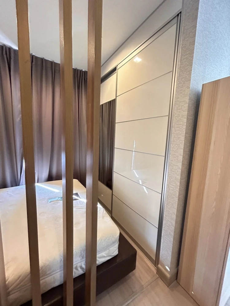 For rent: Ideo Mobi Phayathai, 11th floor, pool view, fully furnished with appliances. Don't miss out!