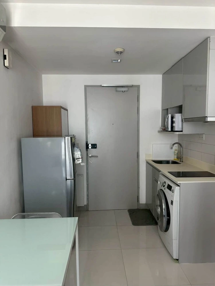 For rent: Ideo mobi Phayathai. Spacious and comfortable room, great location. Fully furnished with appliances. Book now!