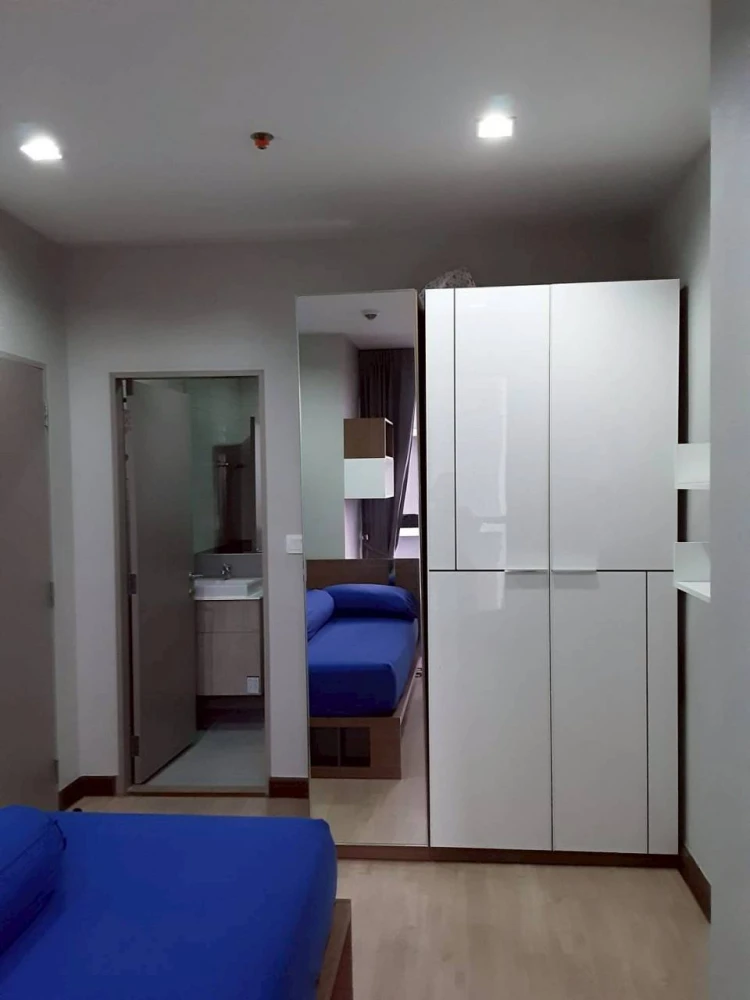 For rent: IDEO Mobi Phayathai, a comfortable room, fully furnished with furniture and electrical appliances. Just bring your bags and move in.