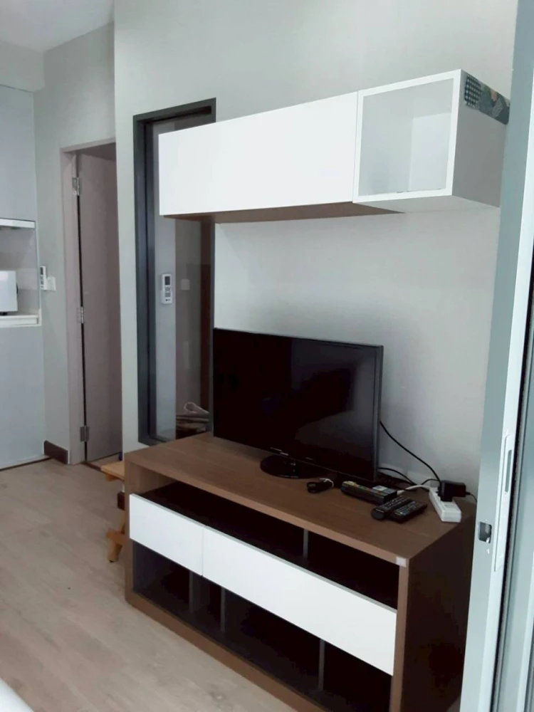 For rent: IDEO Mobi Phayathai, a comfortable room, fully furnished with furniture and electrical appliances. Just bring your bags and move in.