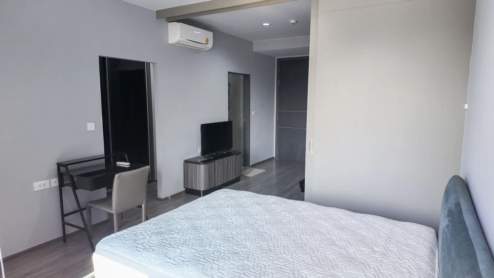 For rent: IDEO Mobi Rangnam, 11th floor, beautiful view, no buildings blocking the view, balcony receives morning sun, not hot, if you're late you'll