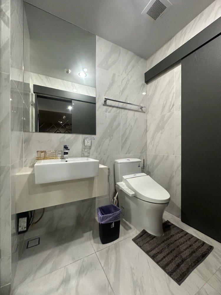 For rent: Ideo Mobi Rangnam, 20th floor, fully furnished unit. Very comfortable and ready to move in. Book now! Don't miss out!