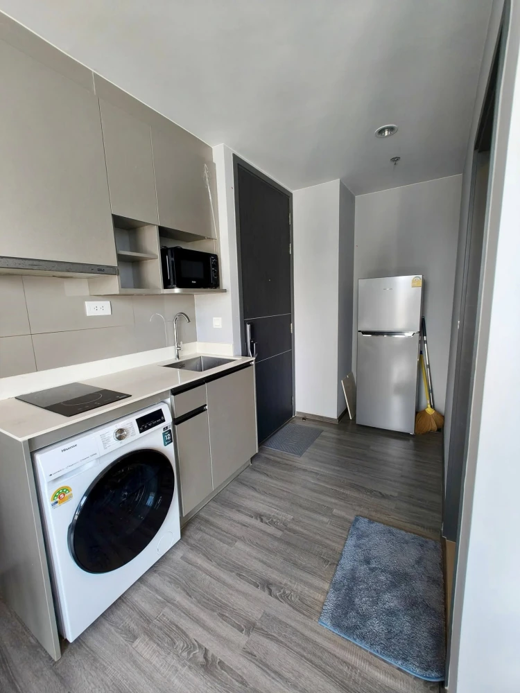 For rent Ideo Mobi Rangnam, a nice room, beautiful view, corner room, complete with furniture and electrical appliances. Good like this, hurry and boo