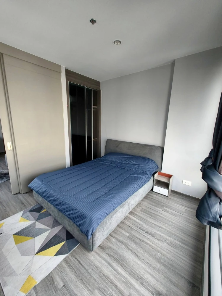 For rent Ideo Mobi Rangnam, a nice room, beautiful view, corner room, complete with furniture and electrical appliances. Good like this, hurry and boo