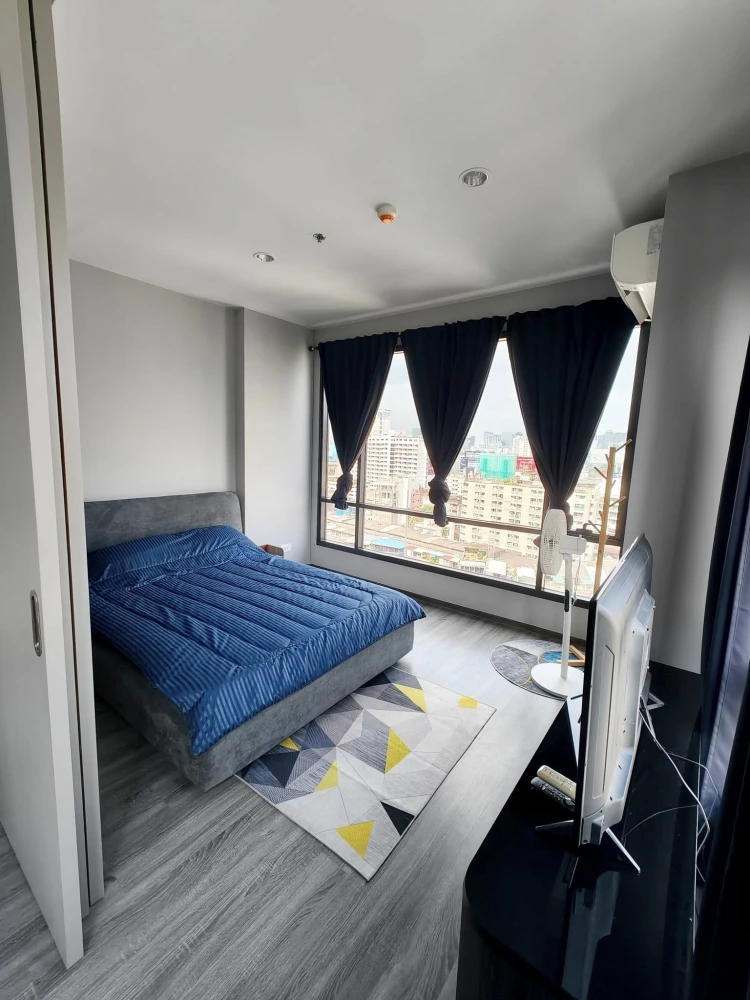 For rent Ideo Mobi Rangnam, a nice room, beautiful view, corner room, complete with furniture and electrical appliances. Good like this, hurry and boo