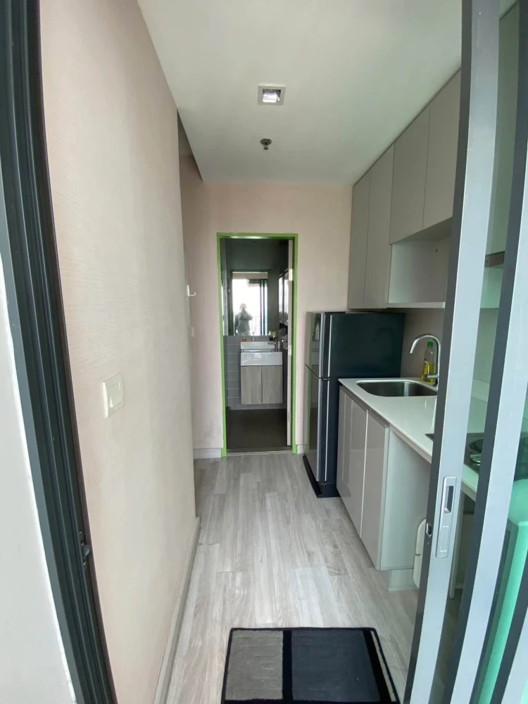For Rent: IDEO Mobi Sathorn, 29th floor. Fully furnished and ready to move in. Beautiful unit featuring a high-angle city view and great airflow; unob