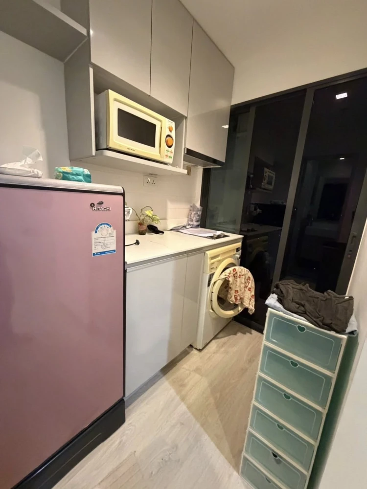 For rent: Ideo Mobi Sathorn, high floor unit, comfortable, good ventilation, beautiful view. Book now!