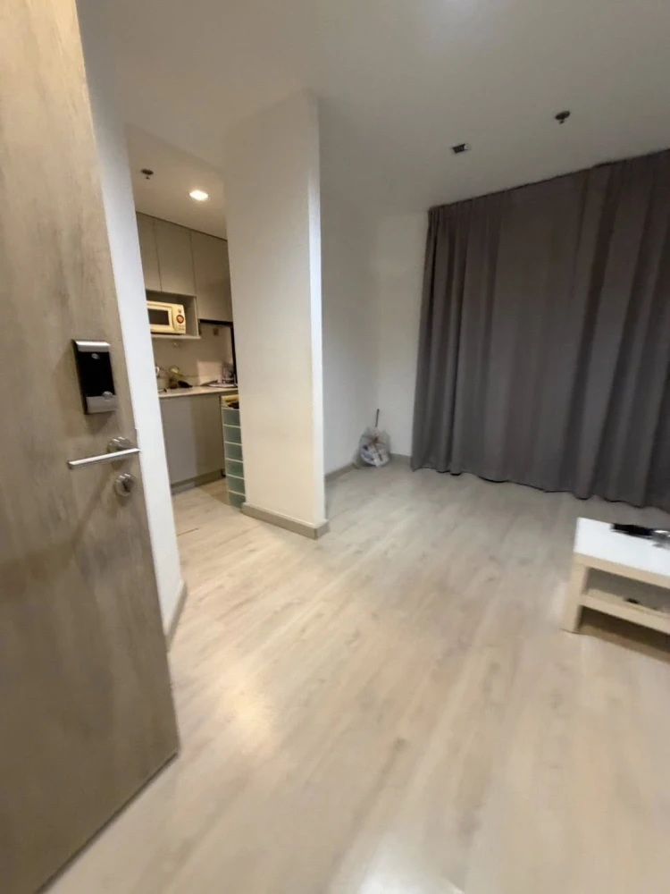 For rent: Ideo Mobi Sathorn, high floor unit, comfortable, good ventilation, beautiful view. Book now!