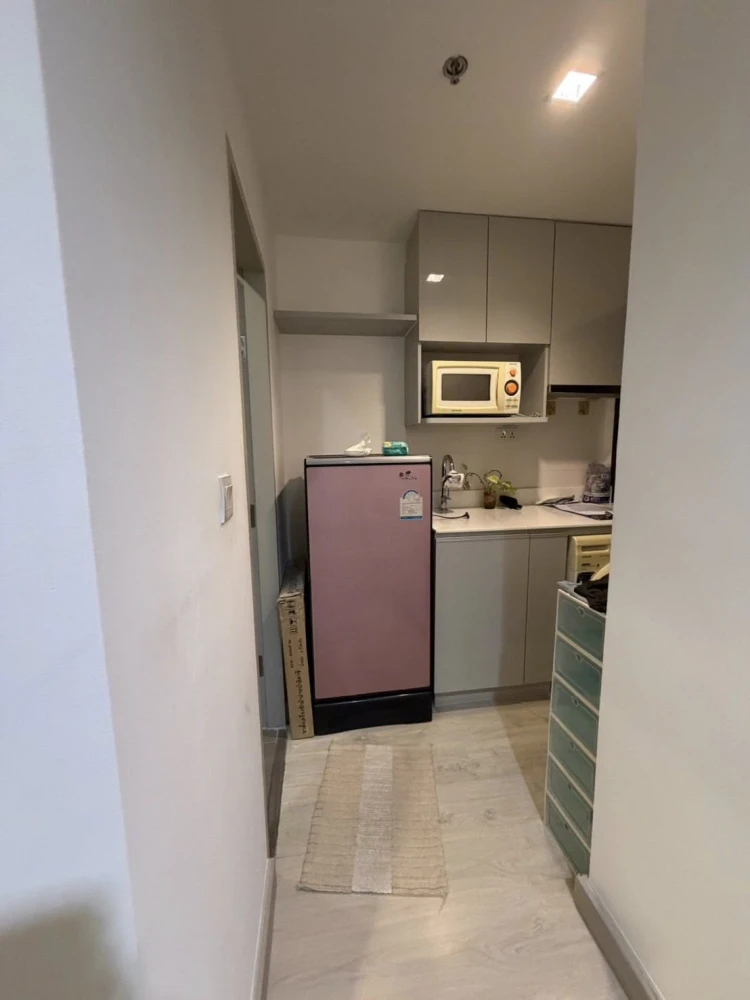 For rent: Ideo Mobi Sathorn, high floor unit, comfortable, good ventilation, beautiful view. Book now!