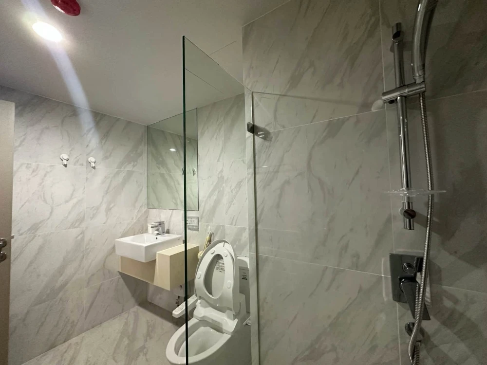 For rent: Ideo Mobi Sukhumvit 40. Beautiful condo in excellent condition! Fully furnished and ready for immediate move-in.