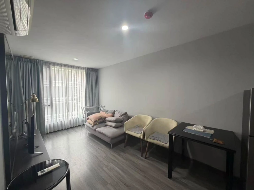 For rent: Ideo Mobi Sukhumvit 40. Beautiful condo in excellent condition! Fully furnished and ready for immediate move-in.
