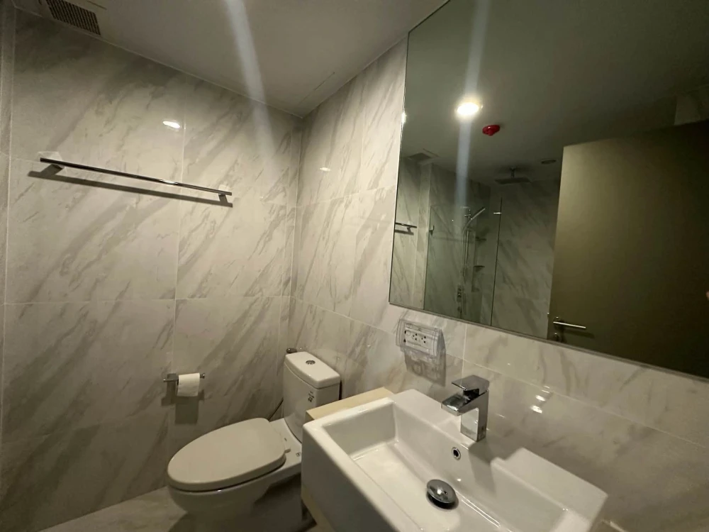 For rent: Ideo Mobi Sukhumvit 40. Beautiful condo in excellent condition! Fully furnished and ready for immediate move-in.