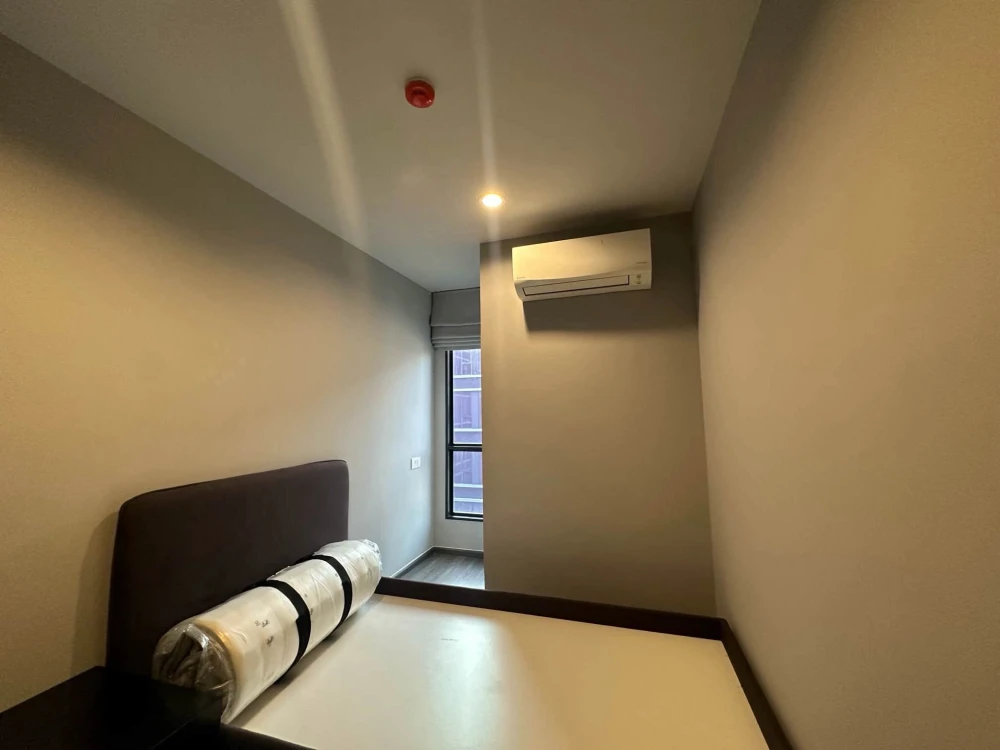 For rent: Ideo Mobi Sukhumvit 40. Beautiful condo in excellent condition! Fully furnished and ready for immediate move-in.