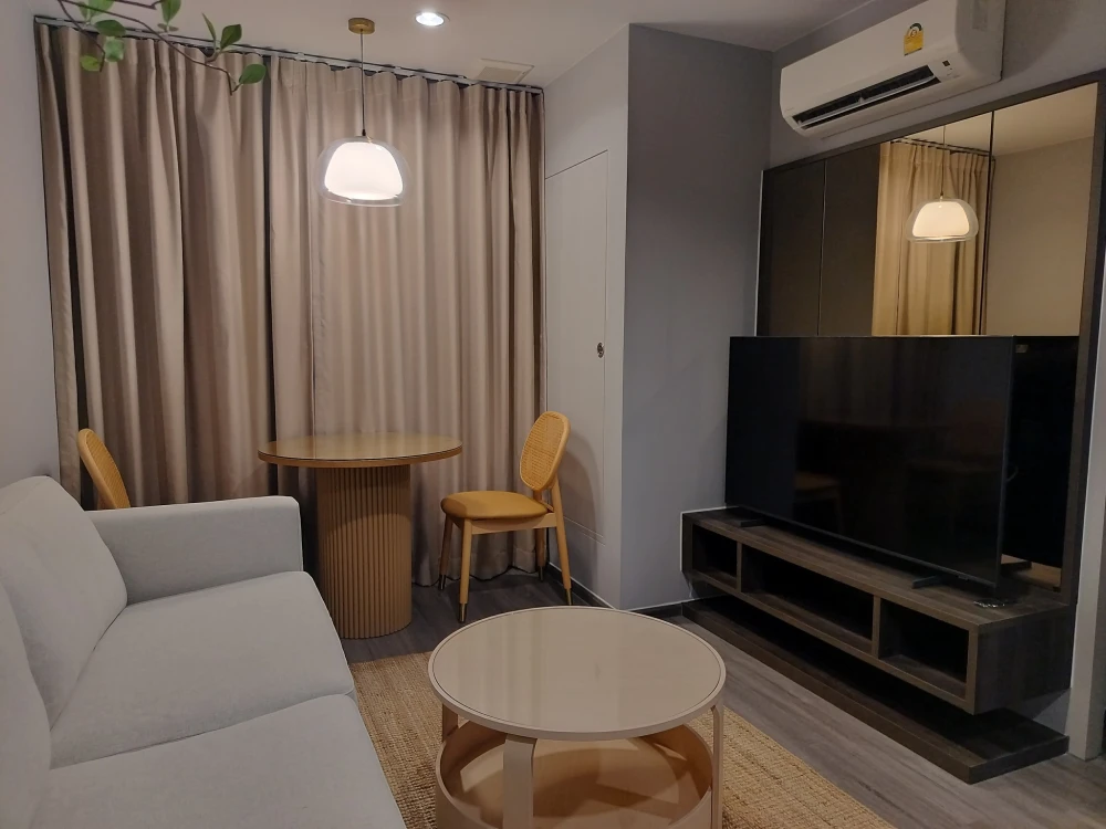 For rent: Ideo Mobi Sukhumvit 40, 6th floor unit, fully furnished with appliances. Book now!