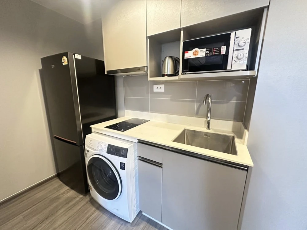 For rent: Ideo Mobi Sukhumvit 40. Nice room, fully furnished, great location, convenient transportation. Book now!