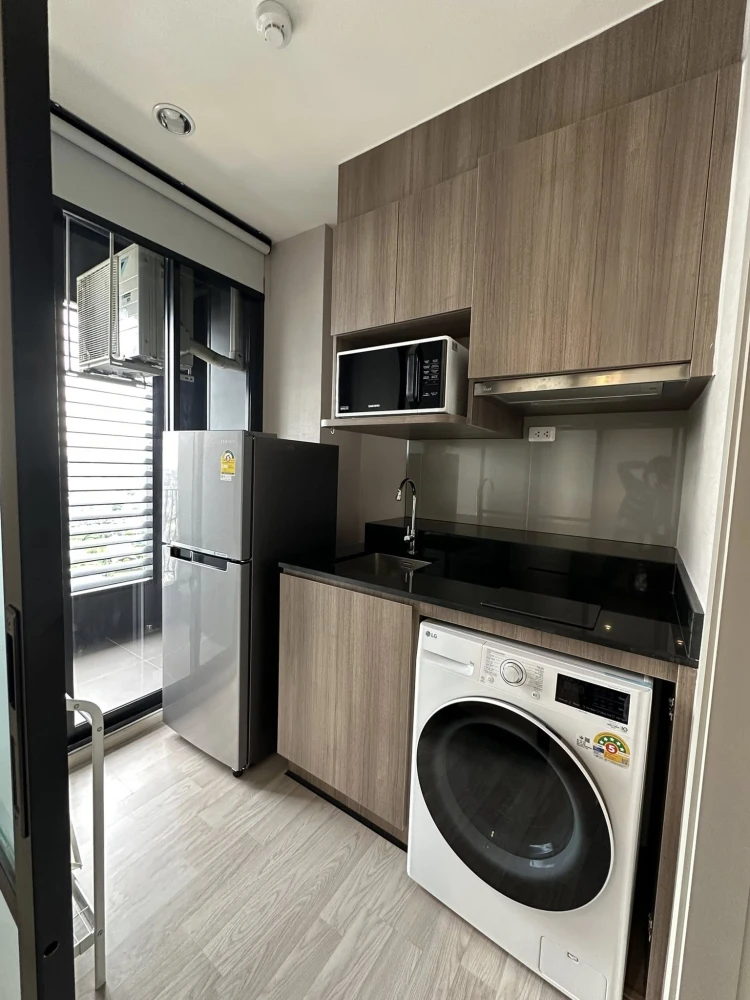 For rent: Ideo Mobi Sukhumvit East Point, 1 bedroom, 1 bathroom, good location, beautiful view from high floor, fully furnished, reserve now.