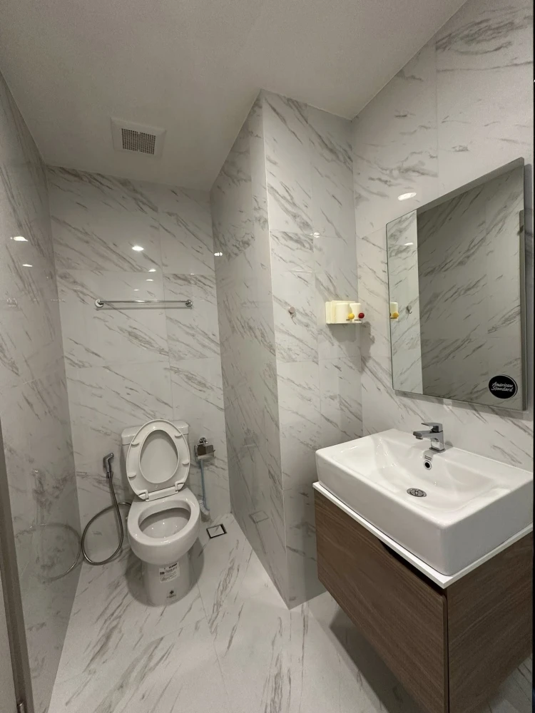 For rent: Ideo Mobi Sukhumvit East Point, 1 bedroom, 1 bathroom, good location, beautiful view from high floor, fully furnished, reserve now.