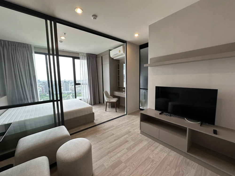 For rent: Ideo Mobi Sukhumvit East Point, 1 bedroom, 1 bathroom, good location, beautiful view from high floor, fully furnished, reserve now.
