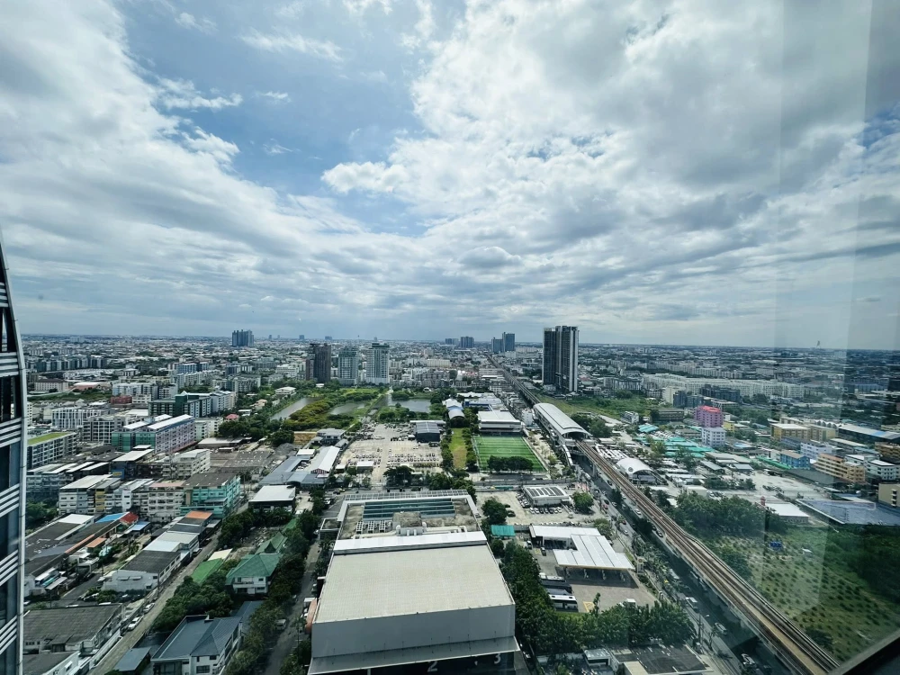 For rent: Ideo Mobi Sukhumvit East Point, 1 bedroom, 1 bathroom, good location, beautiful view from high floor, fully furnished, reserve now.