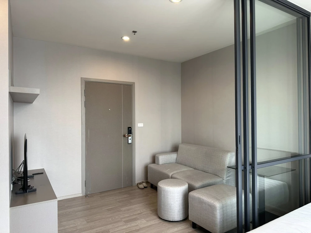 For rent: Ideo Mobi Sukhumvit East Point, 1 bedroom, 1 bathroom, good location, beautiful view from high floor, fully furnished, reserve now.
