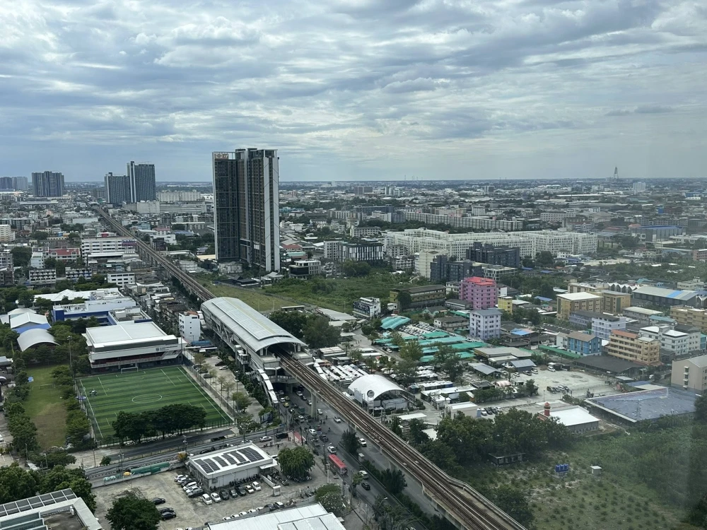For rent: Ideo Mobi Sukhumvit East Point, 1 bedroom, 1 bathroom, good location, beautiful view from high floor, fully furnished, reserve now.