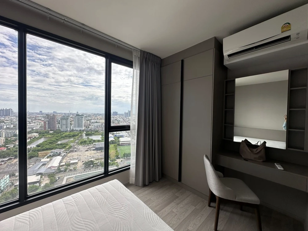 For rent: Ideo Mobi Sukhumvit East Point, 1 bedroom, 1 bathroom, good location, beautiful view from high floor, fully furnished, reserve now.