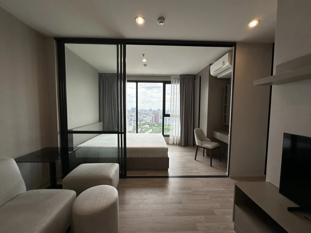 For rent: Ideo Mobi Sukhumvit East Point, 1 bedroom, 1 bathroom, good location, beautiful view from high floor, fully furnished, reserve now.