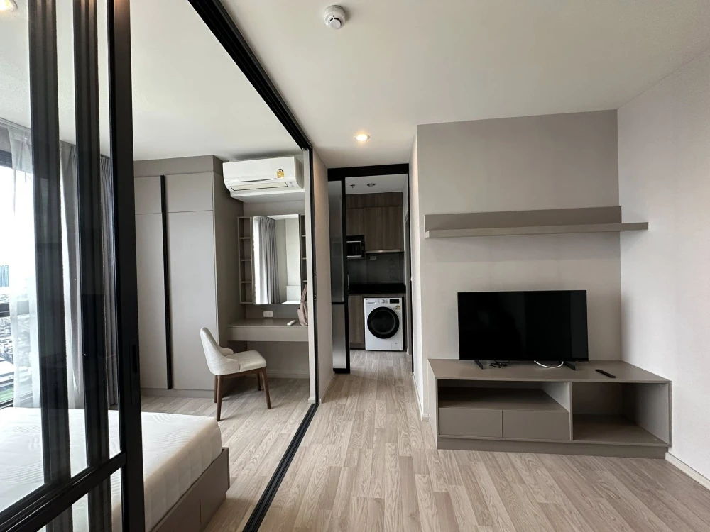For rent: Ideo Mobi Sukhumvit East Point, 1 bedroom, 1 bathroom, good location, beautiful view from high floor, fully furnished, reserve now.