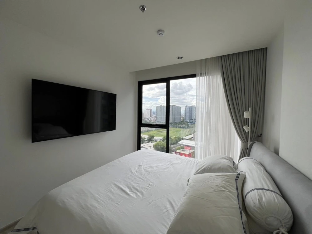 For rent: Ideo Mobi Sukhumvit East Point, 18th floor, corner room, fully furnished, nice to live in, book now.