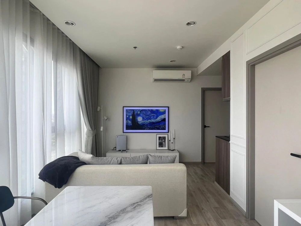 For rent: Ideo Mobi Sukhumvit East Point, 18th floor, corner room, fully furnished, nice to live in, book now.