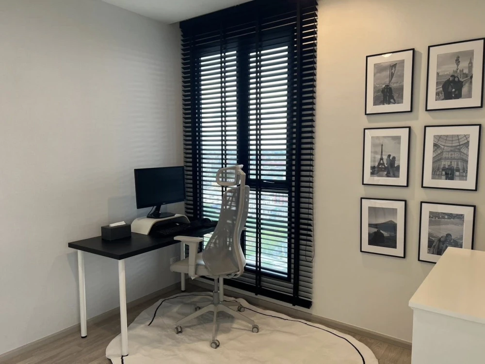 For rent: Ideo Mobi Sukhumvit East Point, 18th floor, corner room, fully furnished, nice to live in, book now.