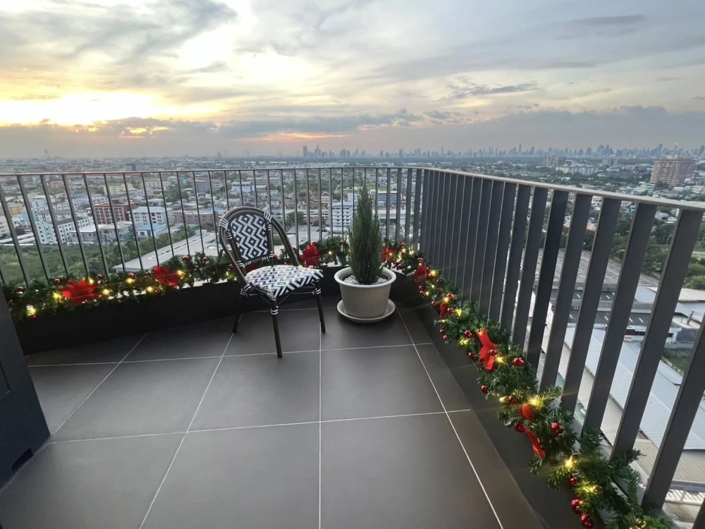 For rent: Ideo Mobi Sukhumvit East Point, 18th floor, corner room, fully furnished, nice to live in, book now.