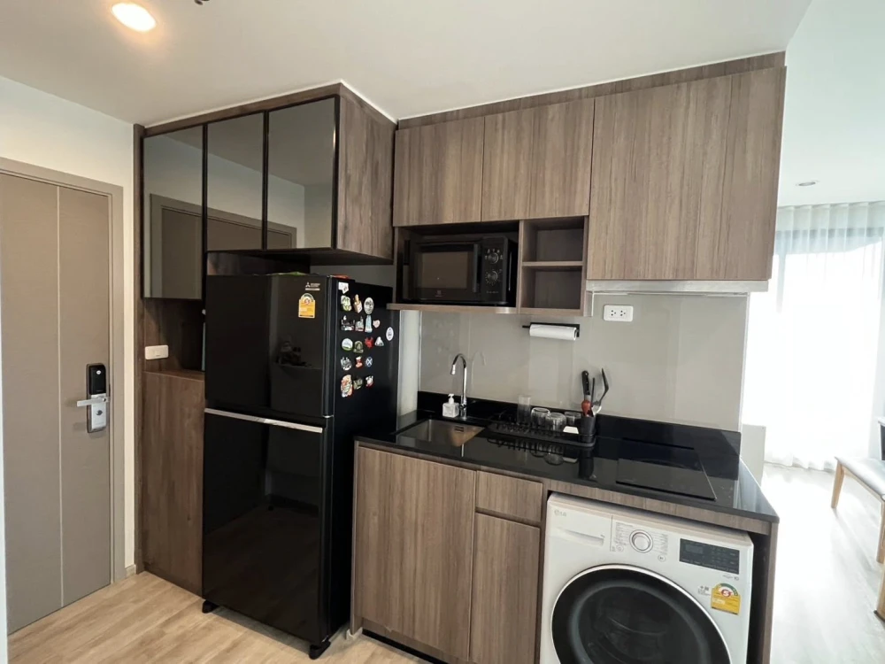 For rent: Ideo Mobi Sukhumvit East Point, 18th floor, corner room, fully furnished, nice to live in, book now.