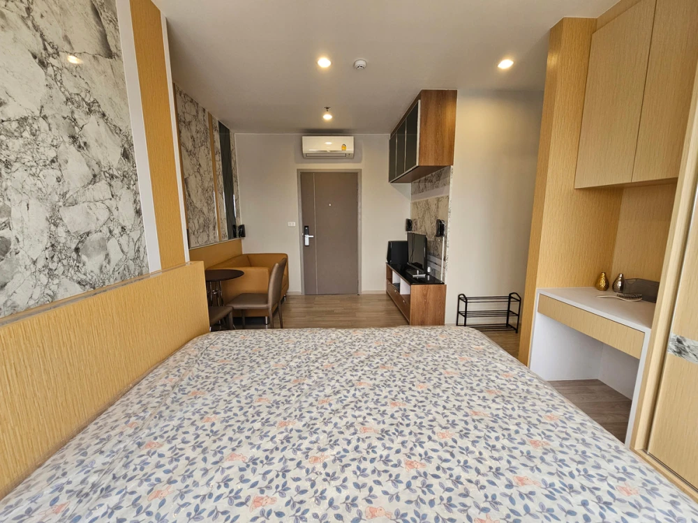 For rent: Ideo Mobi Sukhumvit East Point, 8th floor, fully furnished, ready to move in. Reserve now before it's too late.