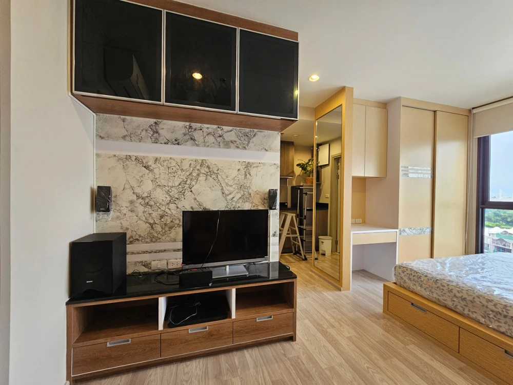 For rent: Ideo Mobi Sukhumvit East Point, 8th floor, fully furnished, ready to move in. Reserve now before it's too late.