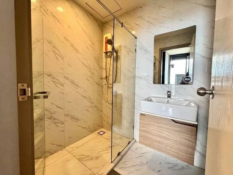 For rent: Ideo Mobi Sukhumvit East point, very high floor (30th floor), fully furnished, must reserve.