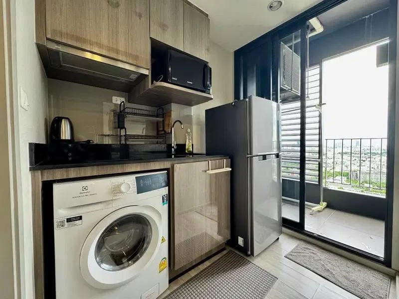 For rent: Ideo Mobi Sukhumvit East point, very high floor (30th floor), fully furnished, must reserve.