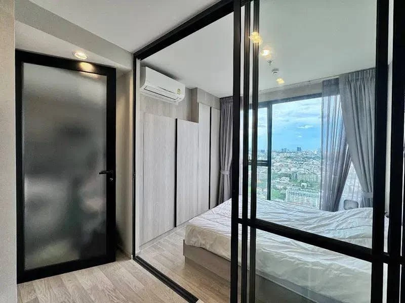 For rent: Ideo Mobi Sukhumvit East point, very high floor (30th floor), fully furnished, must reserve.