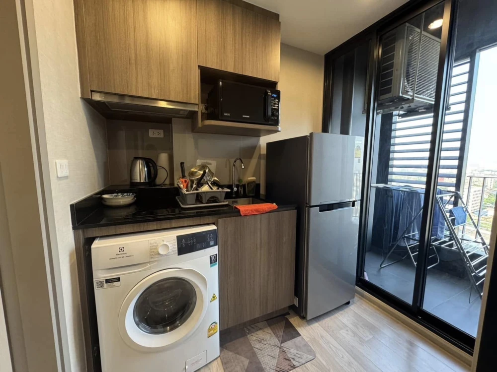 For rent: Ideo Mobi Sukhumvit East point, beautiful view, fully furnished, ready to move in, just bring your bags and move in.