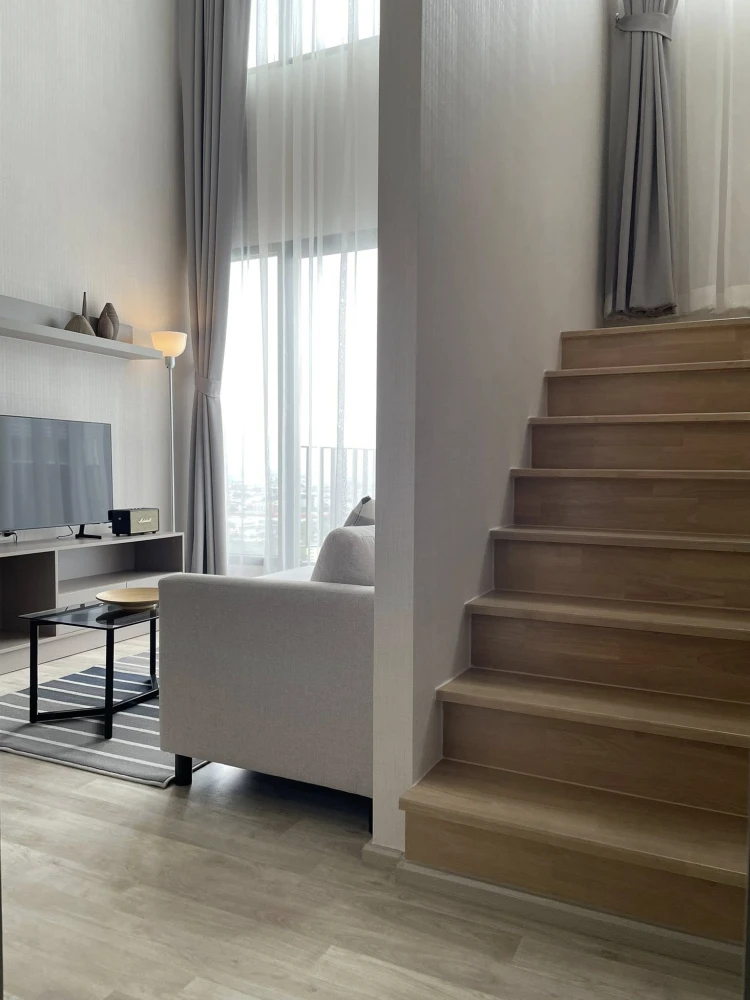 For rent: Ideo Mobi Sukhumvit East Point, spacious room with lots of usable space, high ceiling, airy, beautiful view. Reserve now!