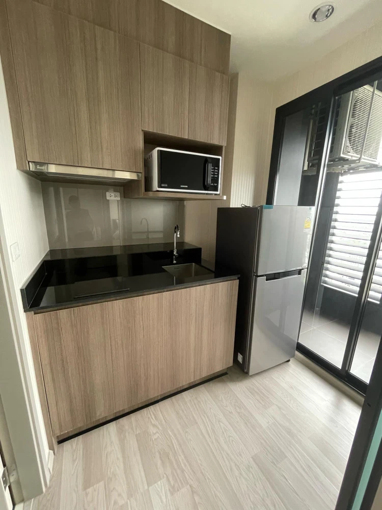 For rent: Ideo Mobi Sukhumvit East Point, a comfortable room, decorated in a controlled tone, with a city view from a high floor. Don't miss it.
