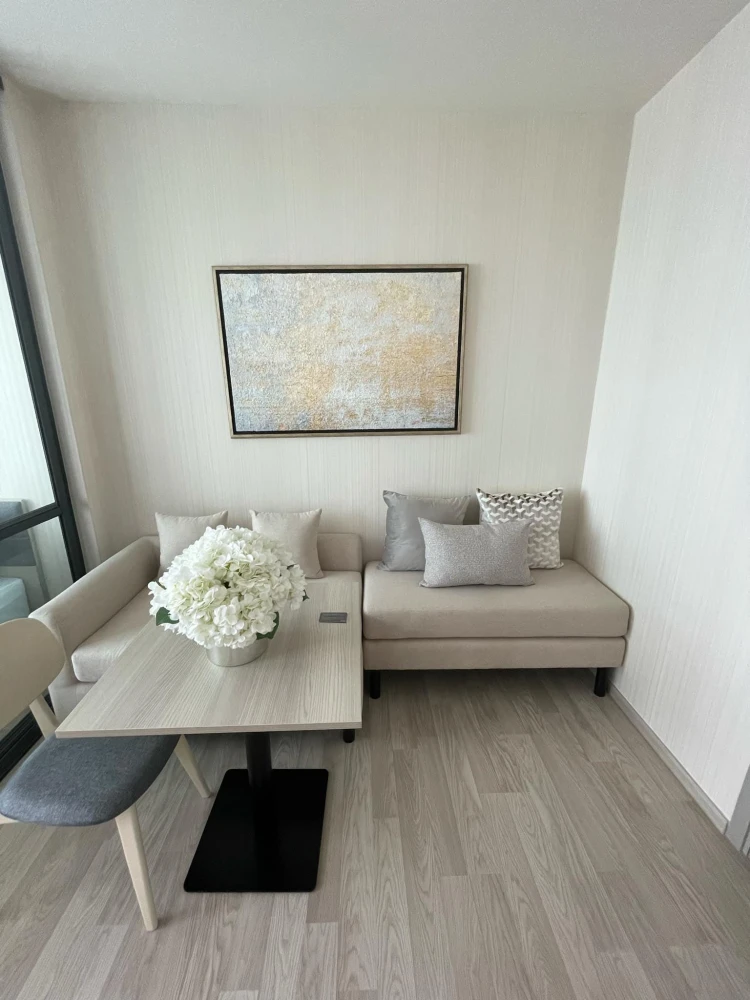 For rent: Ideo Mobi Sukhumvit East Point, a comfortable room, decorated in a controlled tone, with a city view from a high floor. Don't miss it.