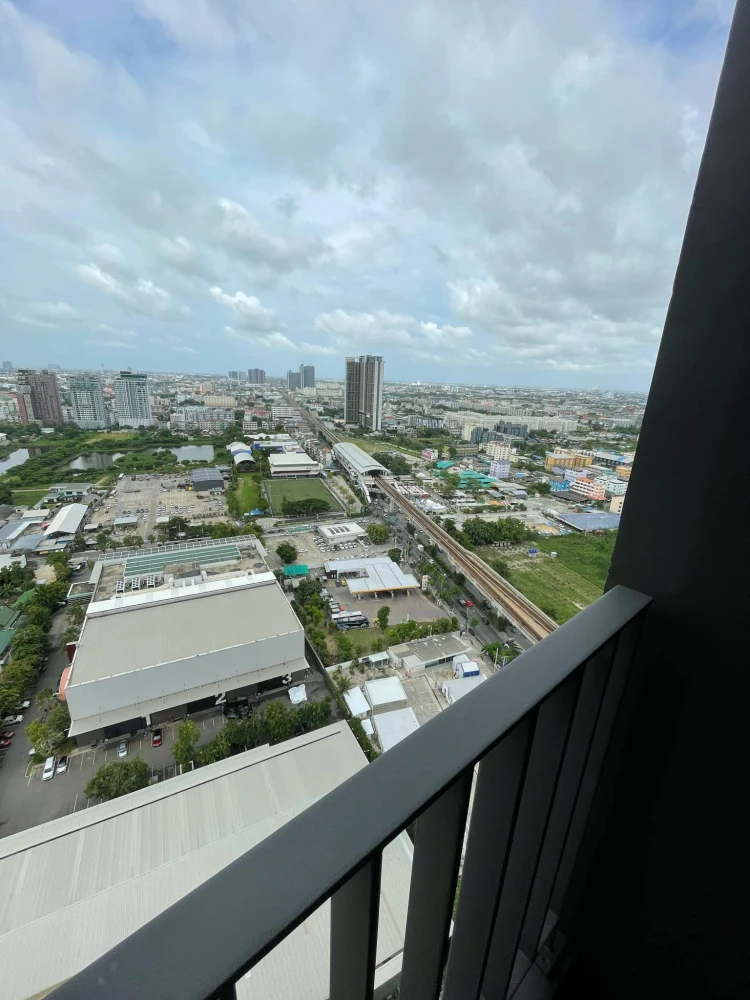 For rent: Ideo Mobi Sukhumvit East Point, a comfortable room, decorated in a controlled tone, with a city view from a high floor. Don't miss it.