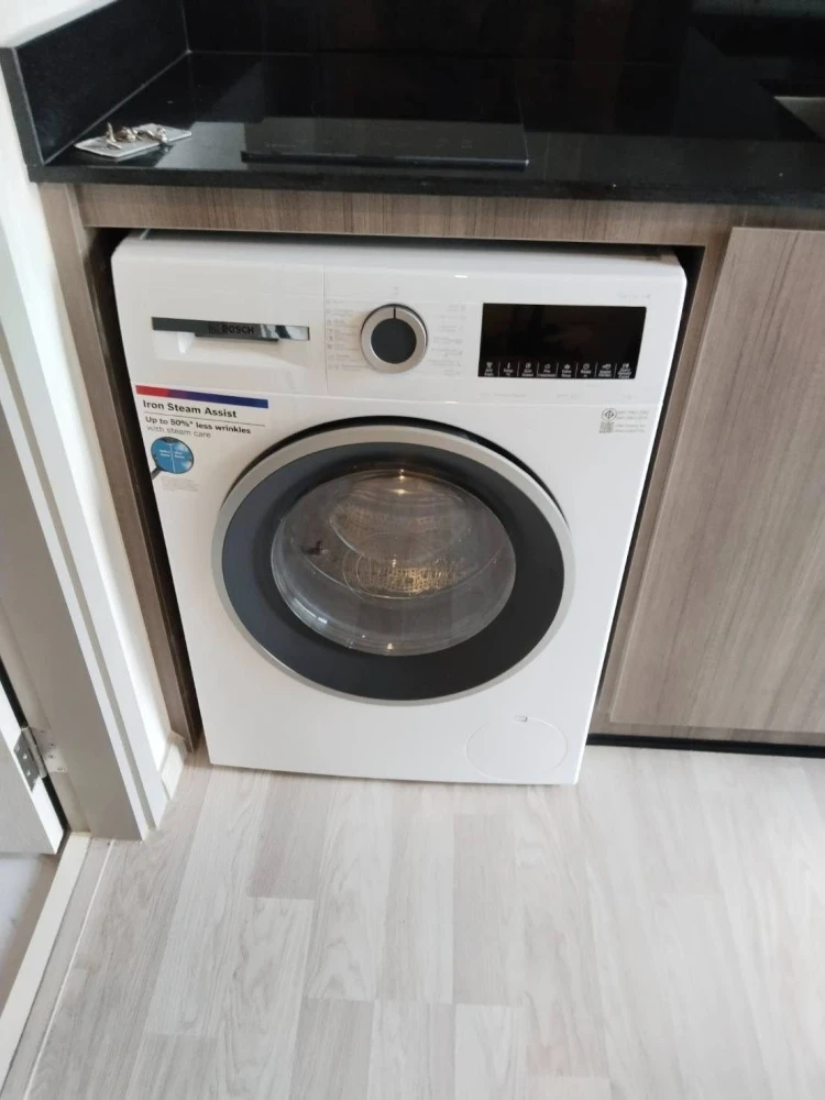 For rent: Ideo Mobi Sukhumvit East Point, a comfortable room, decorated in a controlled tone, with a city view from a high floor. Don't miss it.