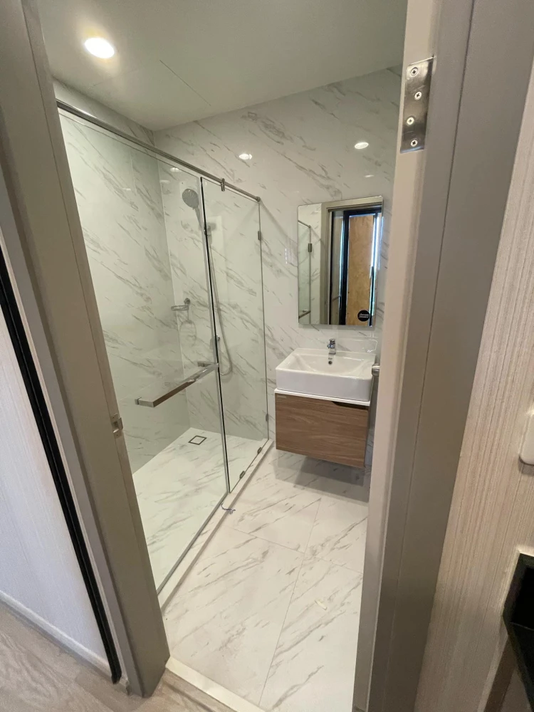 For rent: Ideo Mobi Sukhumvit East Point, a comfortable room, decorated in a controlled tone, with a city view from a high floor. Don't miss it.