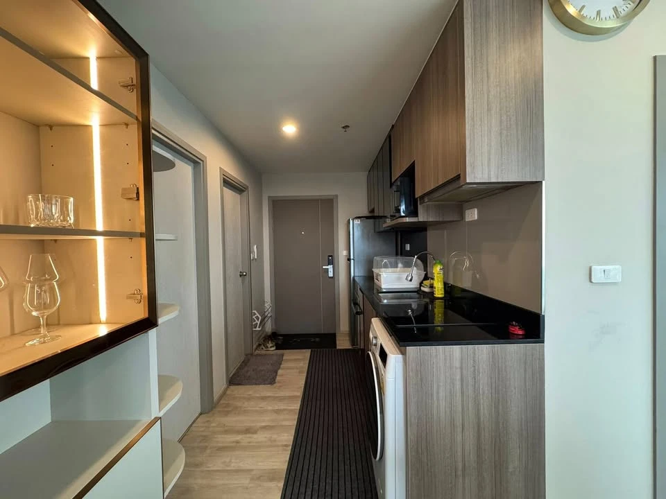 For rent: Ideo mobi sukhumvit east point, high floor room, built-in furniture, looks good, comfortable, fully furnished, ready to move in