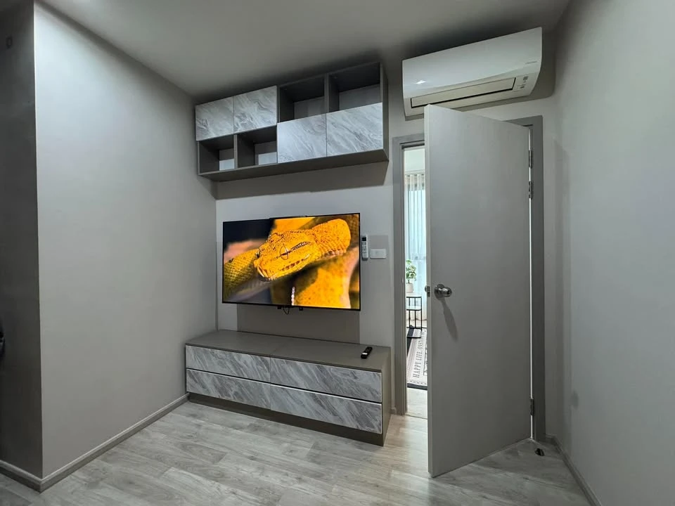 For rent: Ideo mobi sukhumvit east point, high floor room, built-in furniture, looks good, comfortable, fully furnished, ready to move in