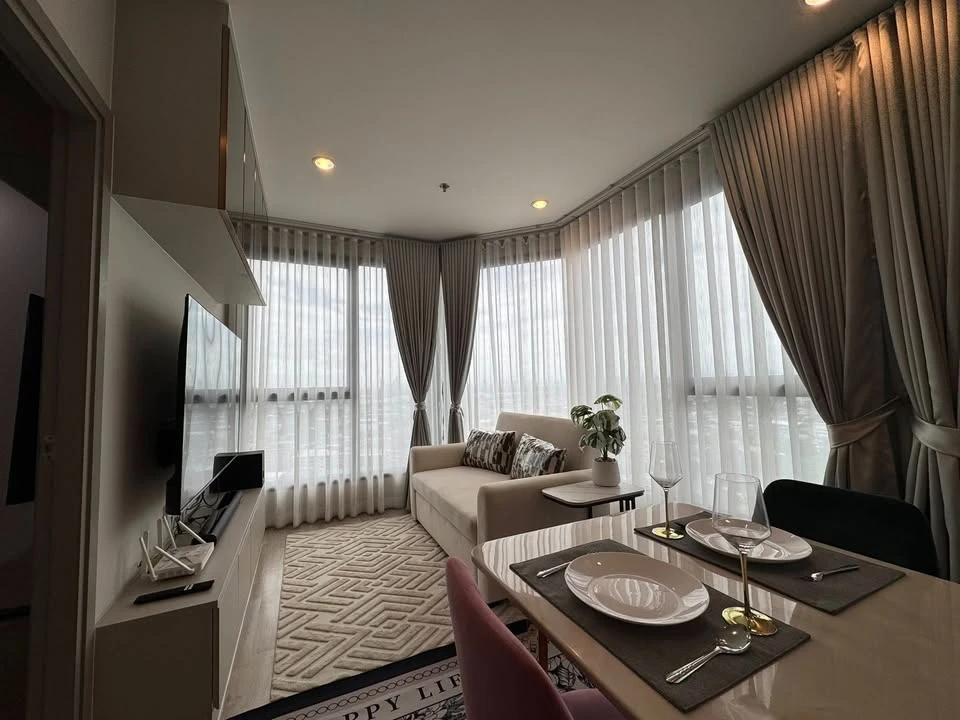 For rent: Ideo mobi sukhumvit east point, high floor room, built-in furniture, looks good, comfortable, fully furnished, ready to move in