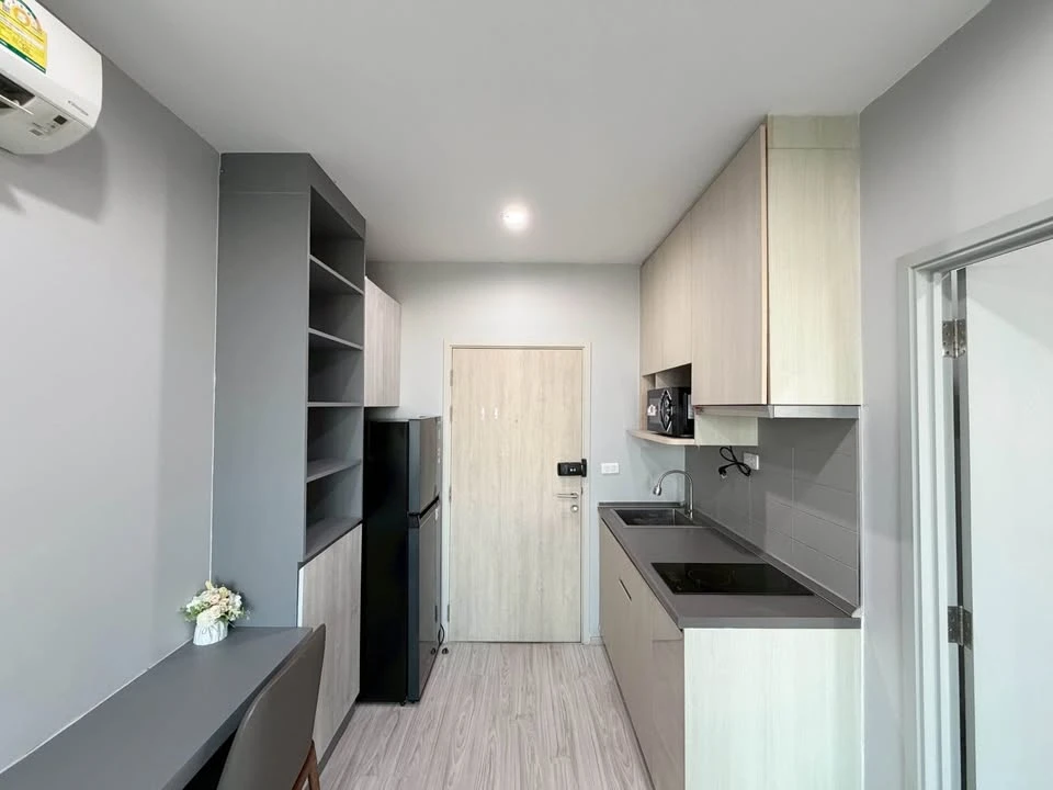 For rent: Ideo Mobi Sukhumvit Eastgate, 23rd floor, fully furnished, very livable. Book now!